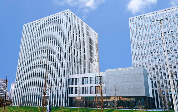 校园运动场地改造方案：天津奥琦体育设施施工全流程解析